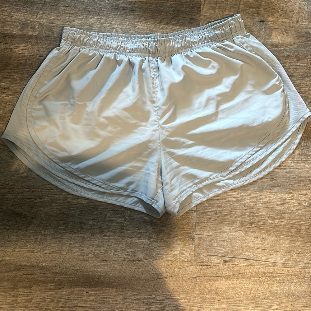 Nike Women’s Tempo Light Gray Running Shorts Size XL